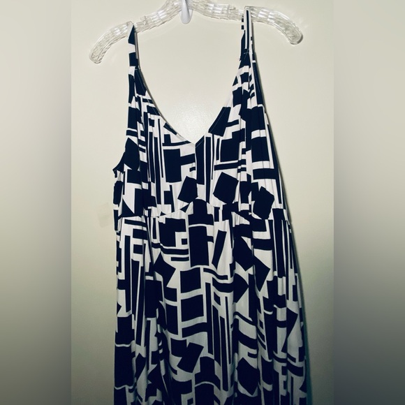 Torrid Black and White Abstract Midi Dress Size 3 - Picture 9 of 11